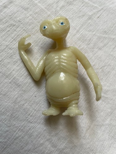 Figurine plastique - , et
